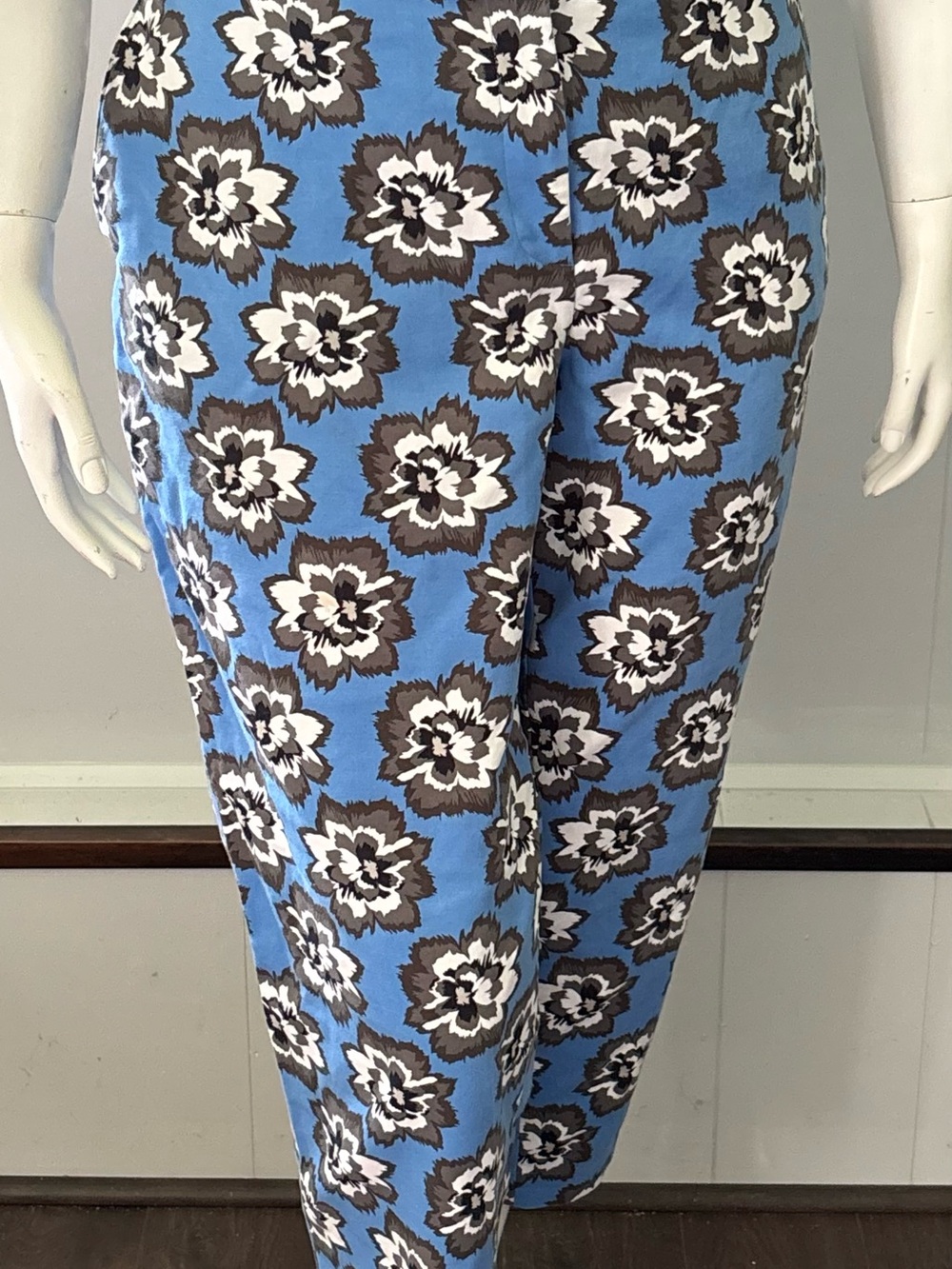 Lane Bryant Blue Floral cropped Leg Pants